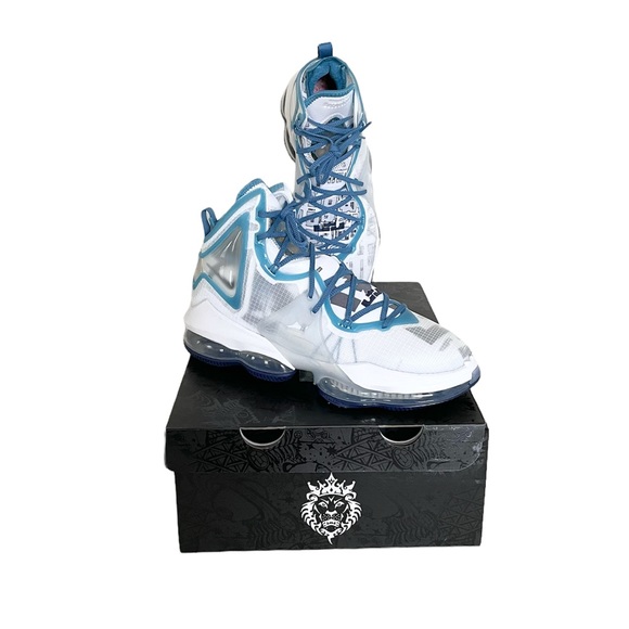 Nike LeBron 19 XIX Space Jam Dutch Blue and White Men’s 12
